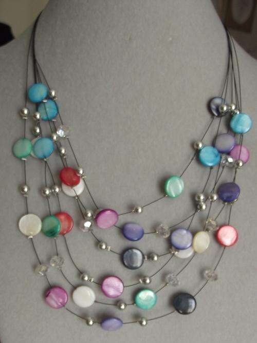 **ONLY 1 AVAILABLE*** BEAUTIFUL 6 STRANDS MULTI-COLOUR FLOATING SHELLS & CRYSTAL BEADS NECKLACE