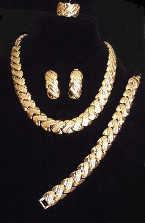 Stunning 18ct Gold Filled Swarovski Crystals Necklace, Bracelet, Ring and Earrings set