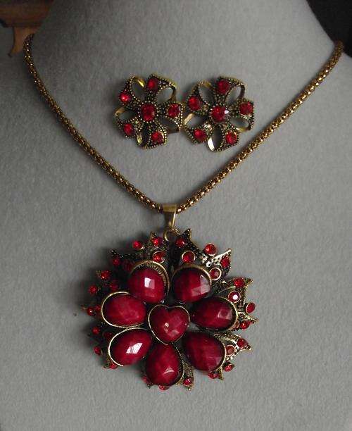 Bohemian Vintage Style Red Crystal & Resin Stones Flower Pendant Necklace & Earrings Set