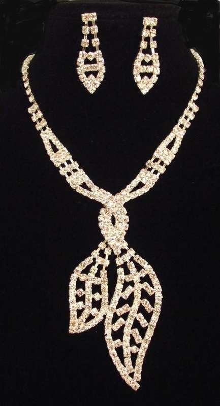 Gorgeous Rhinestone Bridal/Prom Necklace and Earrings Set