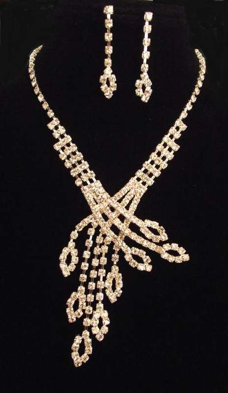 Gorgeous Rhinestone Bridal/Prom Necklace and Earrings Set