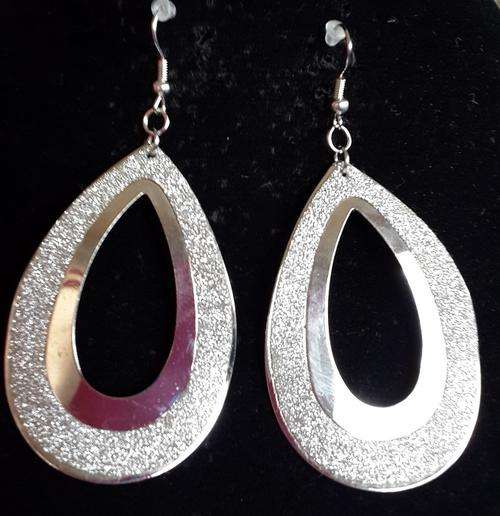 SILVER TONE OVAL MICRO GLITTER HOOP EARRINGS