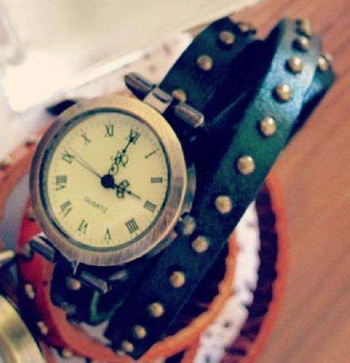 Emerald Green Retro Women Leather Band ROUND Rivet Wrap Around Quartz Bracelet  Watch
