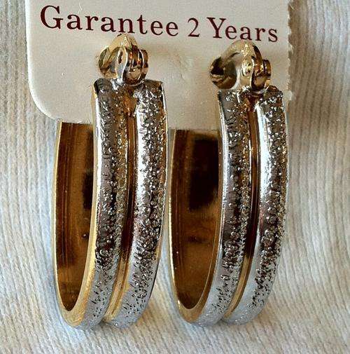 2 YEAR GUARANTEE!! GOLD FILLED TWO TONE OVAL HOOP EARRINGS