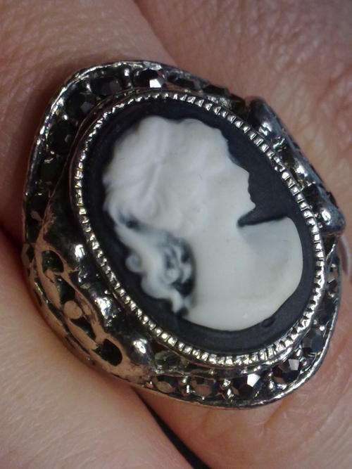 TIBETAN SILVER GREY SILVER CAMEO RING 27 mm wide Size 9