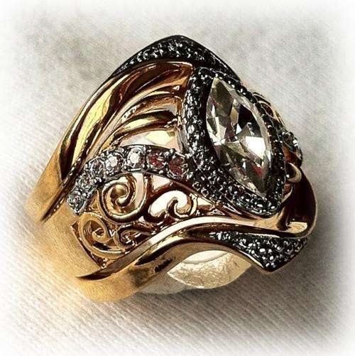 *1 YEAR GUARANTEE* Stunning Gold Filled 3 Band Wedding Ring Set Size 8