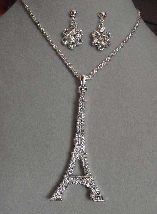 Large Silver Tone Rhinestone Eiffel Tower Pendant Twisted Chain Necklace & Earrings Set
