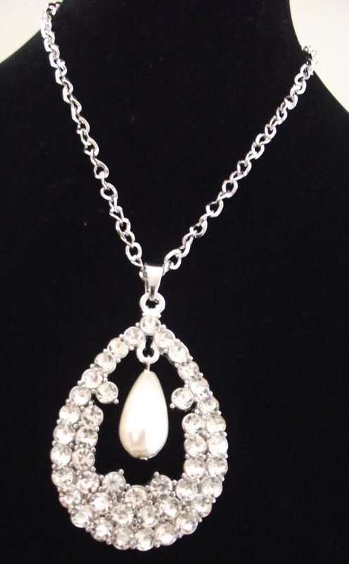Lovely Silver Tone Rhinestone Dangle Pearl Pendant Necklace