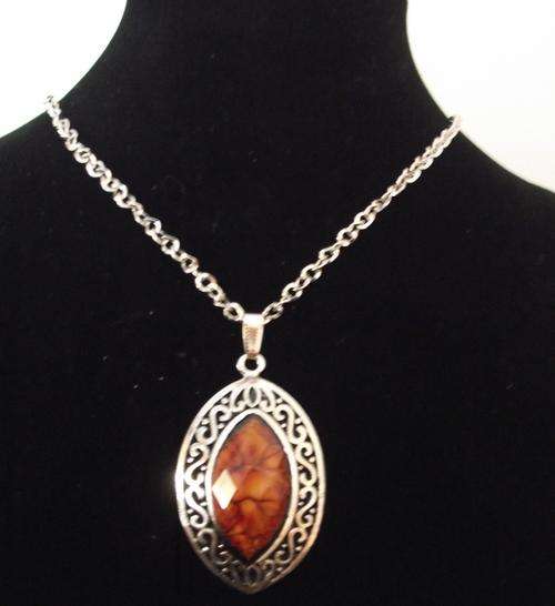 Retro AMBER Resin Gemstone ROUND Pendant Necklace