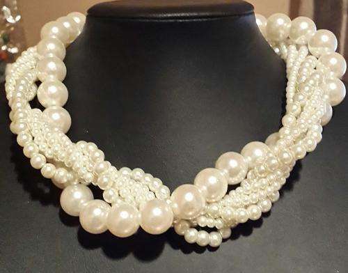 Stunning Twisted Faux Pearls Choker Necklace