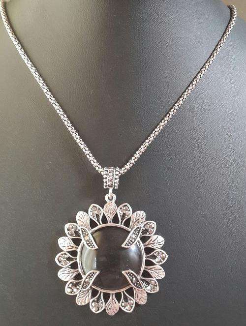 Tibetan Silver Round Resin Onyx  Round Pendant Necklace