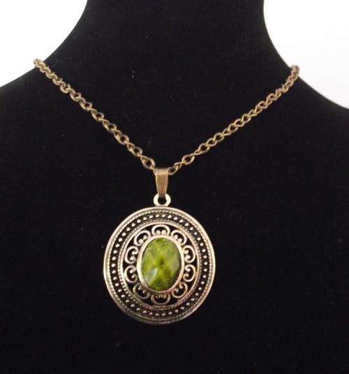 Retro Olive Green Resin Gemstone Round Pendant Necklace