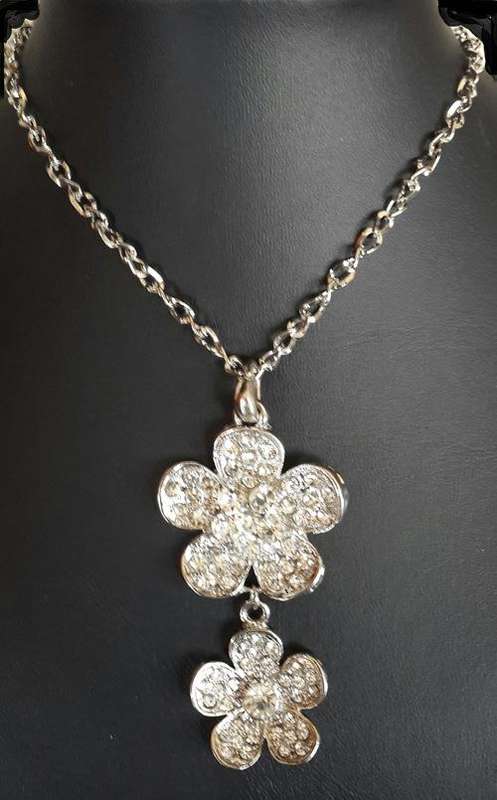 Lovely Silver Tone Rhinestone Dangle Flower Pendant Necklace