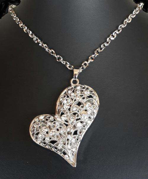 Lovely Silver Tone Rhinestone Heart Pendant Necklace
