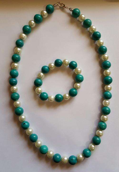 Turquoise Howlite Beads And Faux Pearl  Necklace & Bracelet Set (Plus Free Gift Box)