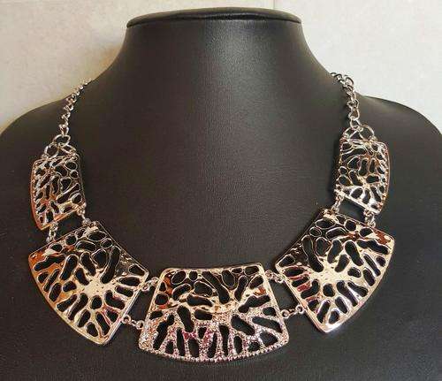 Gorgeous  Silver Coated Egyptian Style Necklace 9Free Gift Box)
