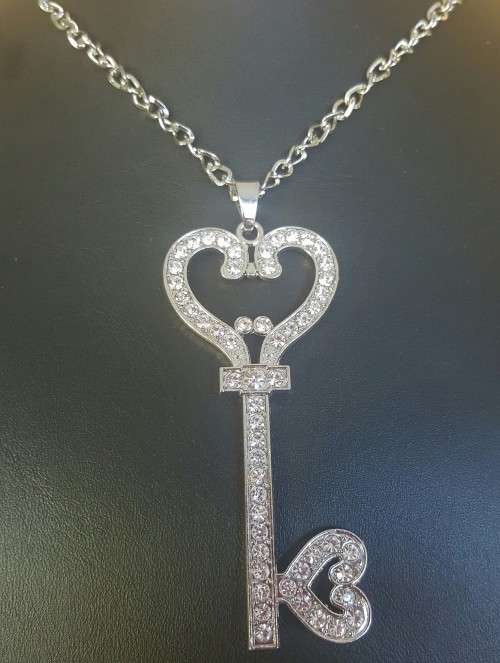 Stunning Long Chain Key Pendant Necklace