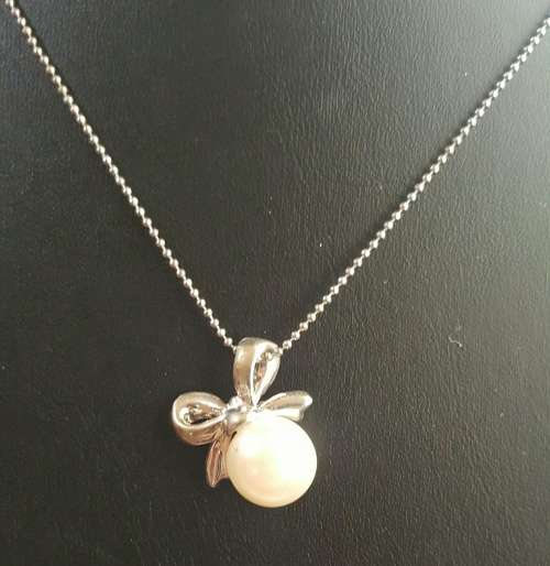 Lovely Silver Pearl  Pendant Necklace