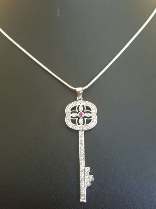 Silver Rhinestone Key Pendant Snakechain  Necklace