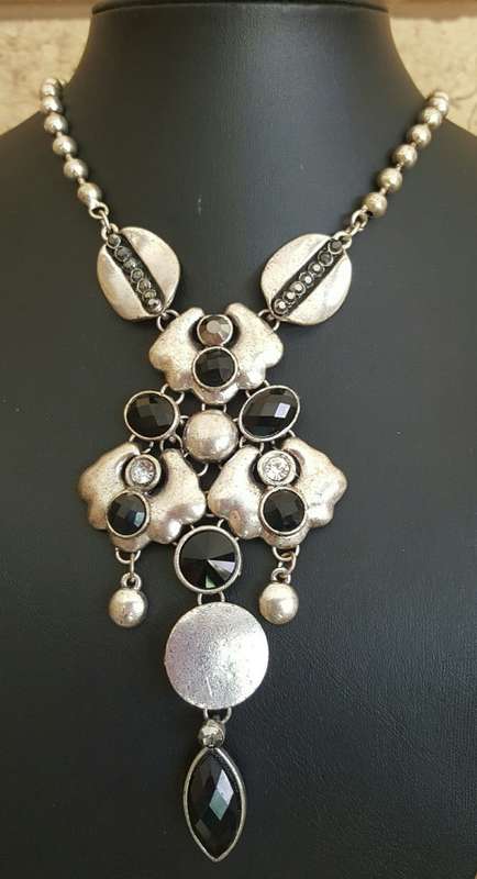 Gorgeous Tibetan  Silver Crystal & Faux Onyx  Necklace