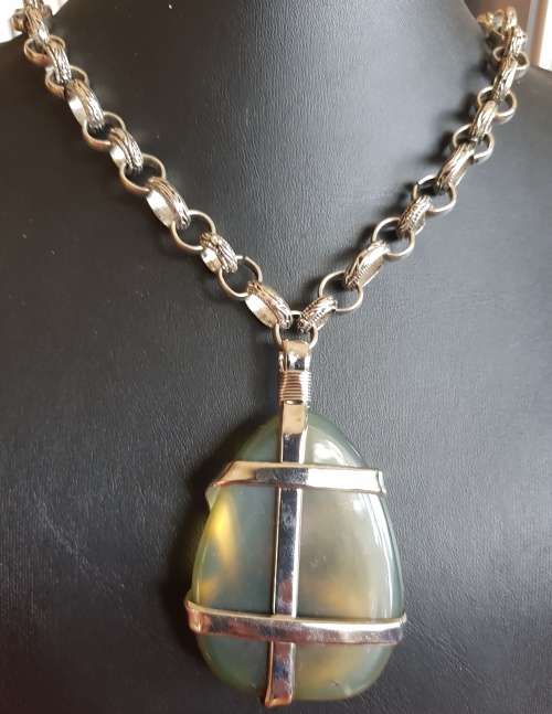 Beautiful Large Faux Gemstone Silver Chain Necklace