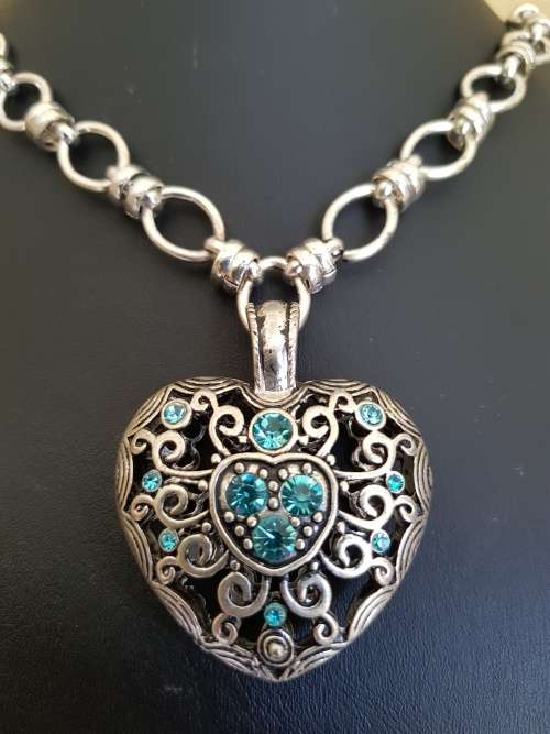 SILVER  TURQUOISE HEART PENDANT NECKLACE