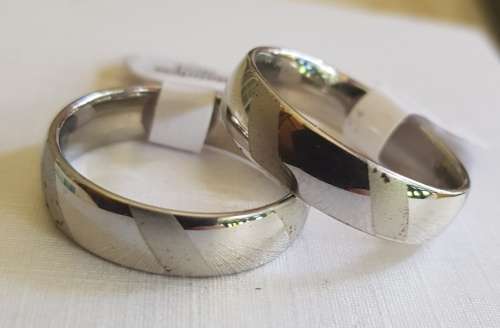 UNISEX SOLID Stainless Steel Frosted Stripe Wedding Ring Size 9  (1 ring)