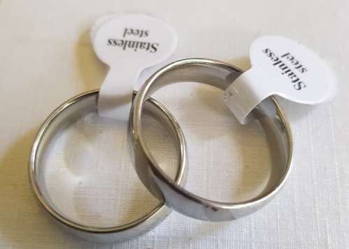 UNISEX SOLID Stainless Steel Frosted Stripe Wedding Ring Size 9  (1 ring)