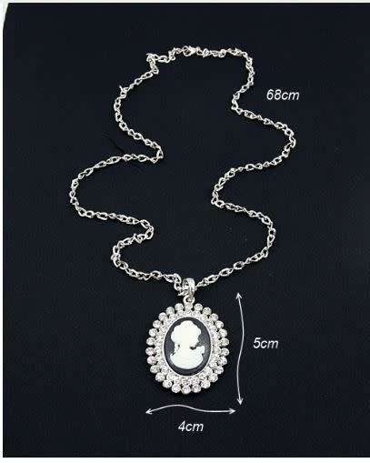 Gold Tone  Rhinestone Cameo Pendant Necklace