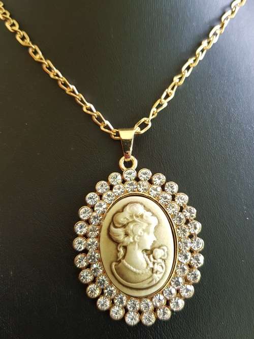 Gold Tone  Rhinestone Cameo Pendant Necklace