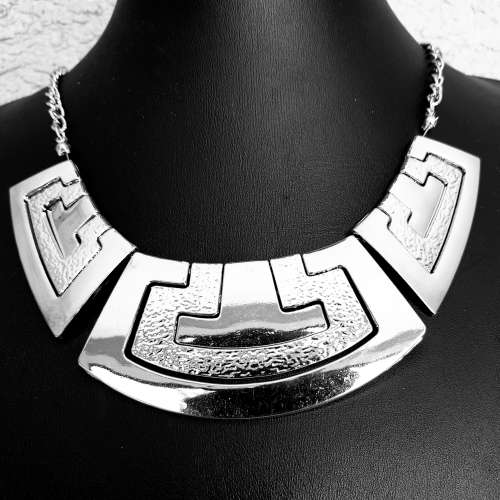 Georgeous Fashion  pendant Necklace