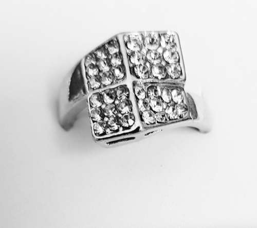 FASHION  SILVER FILLED RHINESTONES LADIES RING SIZE 8