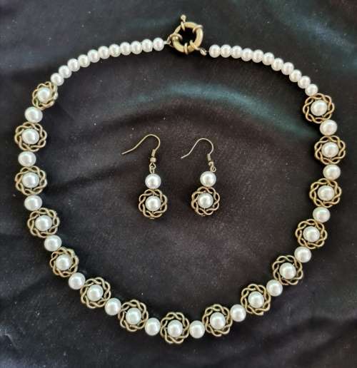 Beautiful Bronze & Pearl Pendants Necklace & Earring Set
