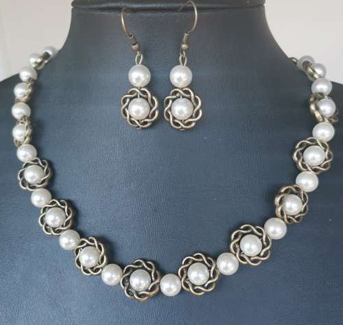Beautiful Bronze & Pearl Pendants Necklace & Earring Set