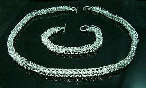 Beautiful 925 Sterling Silver Engaging Necklace & bracelet Set