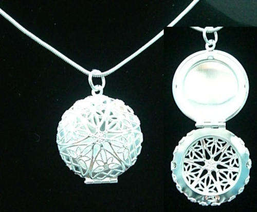 Beautiful 925 Silver Open Round Circle Locket Necklace