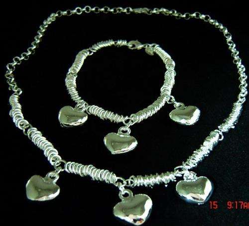 BEAUTIFUL SILVER 3 HEARTS NECKLACE & BRACELET SET