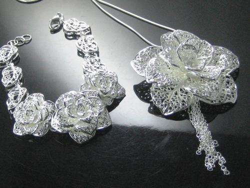 Gorgeous silver Rose Necklace with Snake Chain & Rose bracelet Set