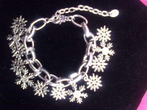 GEORGEOUS TIBET SILVER SNOWFLAKE CHARMS BRACELET