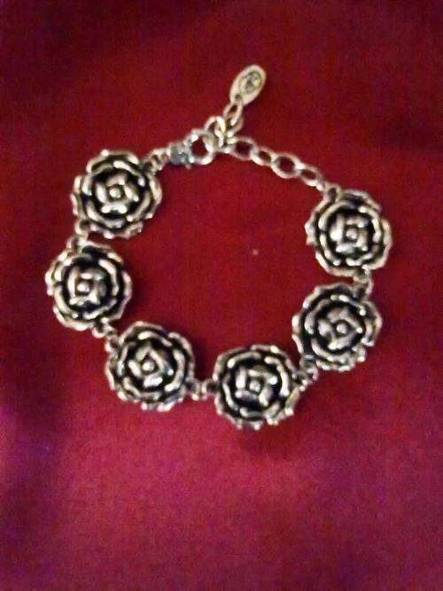 Gorgeous Tibetan  Silver 6 Roses Bracelet