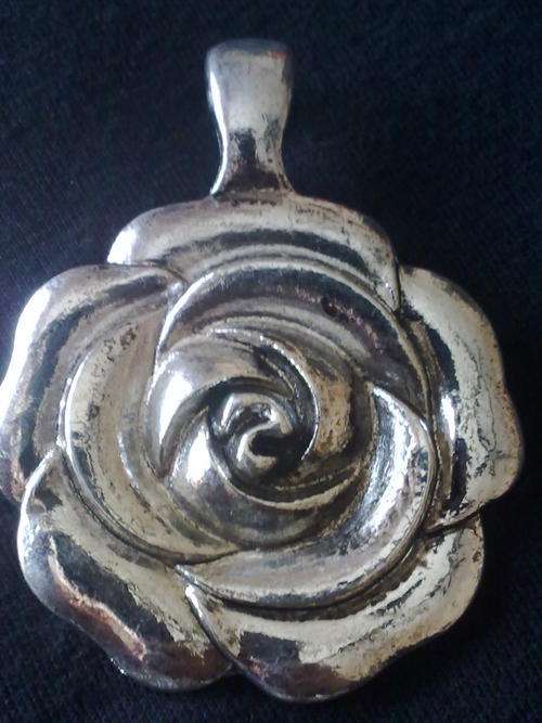 STUNNING TIBETAN SILVER CLIP ON ROSE PENDANT