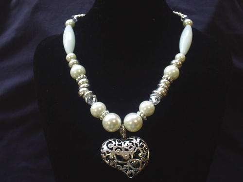 ***R220***GORGEOUS VINTORIO COLLECTION TIBET SILVER FEAUX PEARLS & HEART WITH CZ PENDANT NECKLACE