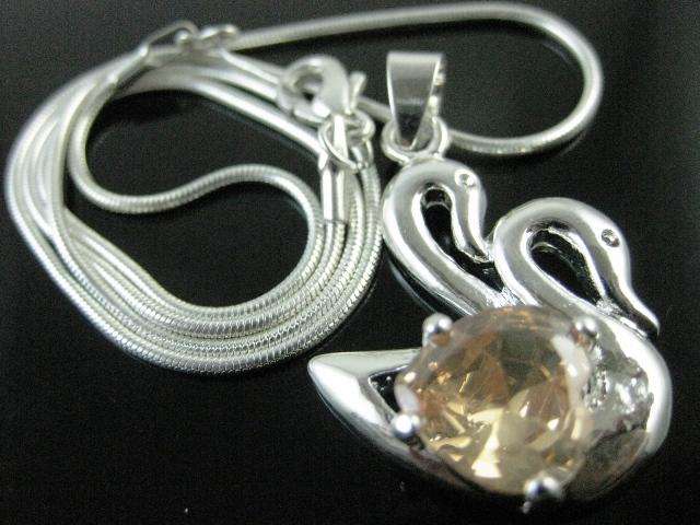 LOVELY VINTORIO COLLECTION SILVER SWAN HEART QUARTZ CHARM NECKLACE