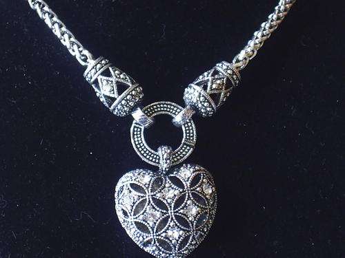 STUNNING VINTORIO COLLECTION TIBET SILVER FILLIGREE HEART WITH CZ NECKLACE