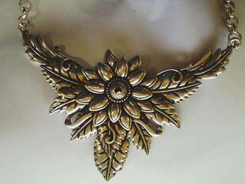 STUNNING VINTORIO COLLECTION TIBETAN SILVER FLOWER BIB NECKLACE