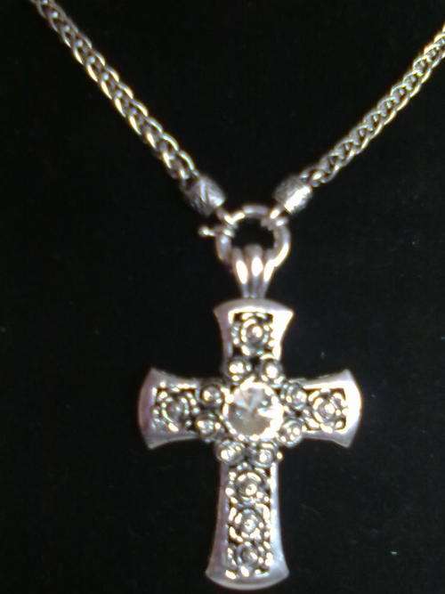 GEORGEOUS  VINTORIO COLLECTION TIBET SILVER WEAVE CHAIN  WITH  CZ CROSS  NECKLACE