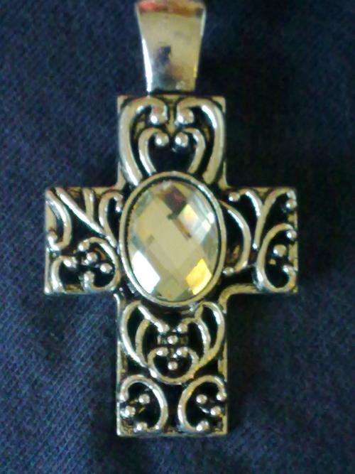 LOVELY VINTORIO COLLECTION TIBETAN SILVER CLIP ON CROSS PENDANT WITH WHITE STONE