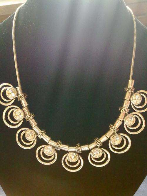 BEAUTIFUL VINTORIO COLLECTION TIBET SILVER CRYSTAL CIRCLES NECKLACE