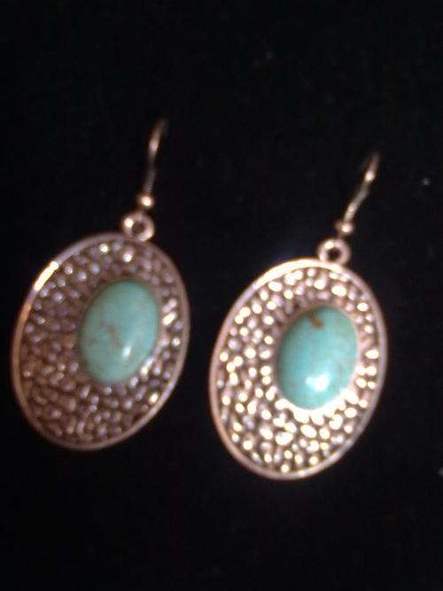 GORGEOUS VINTORIO COLLECTION TIBET SILVER OVAL TURQUOISE DANGLE EARRINGS