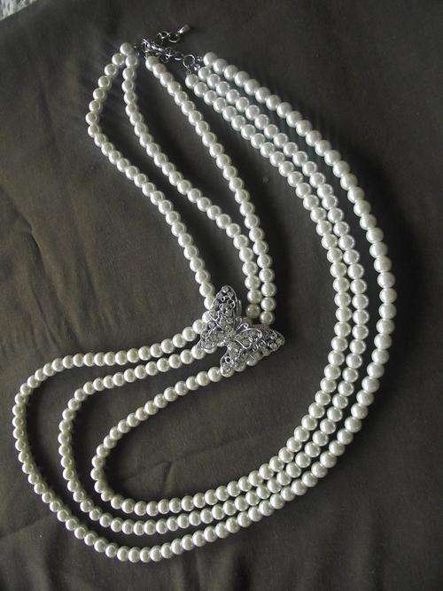 GORGEOUS VINTORIO COLLECTION FEAUX PEARL & CZ BUTTERFLY NECKLACE